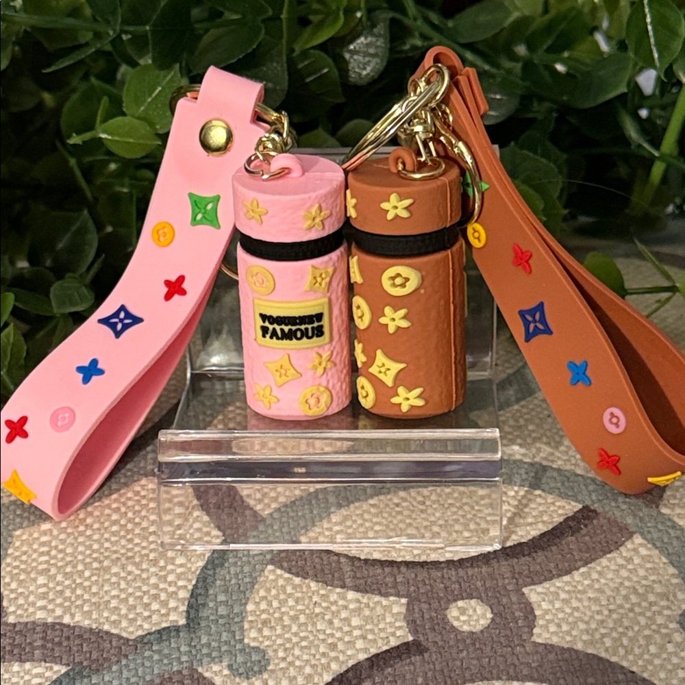 2 Colorful Keychain Set - Picture 7 of 8